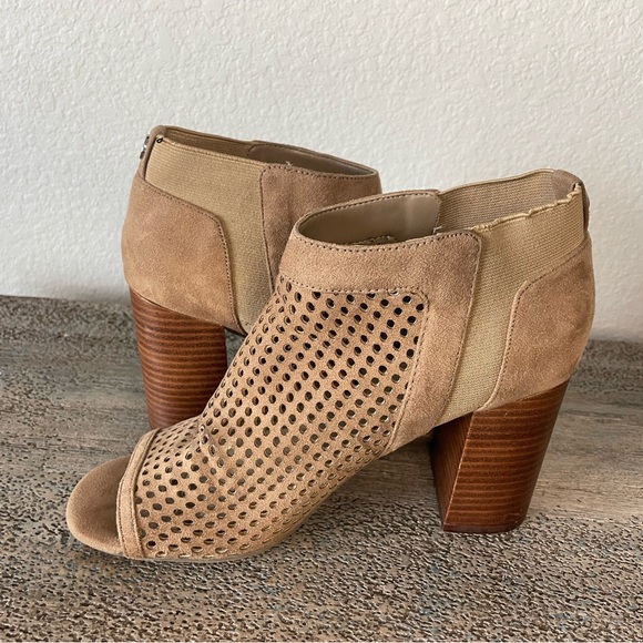 Guess Olysa Sandal Tan Size 7.5 Women’s Open Toe Slip On Block Heel - Picture 2 of 11